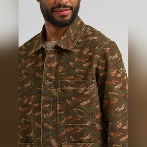 NEW!!! Men's Wrangler Utility Chore Jacket in Micro Brushstroke Camo